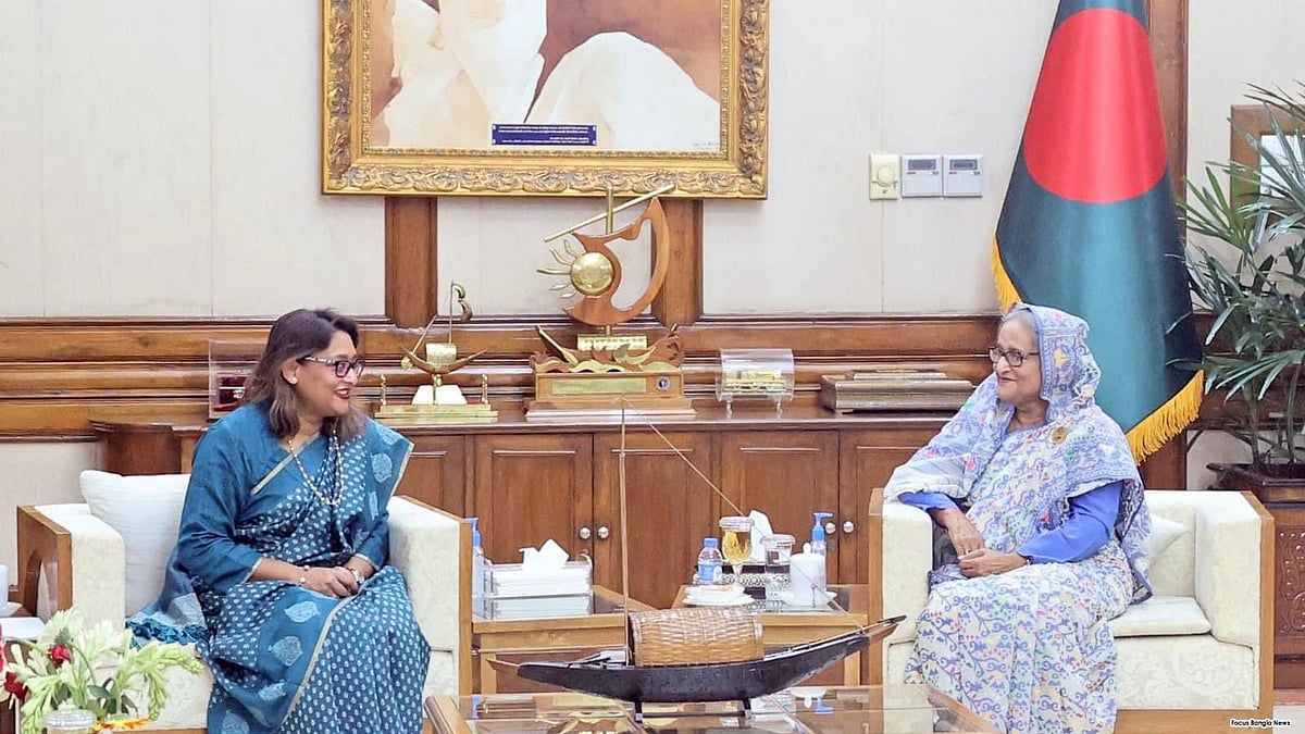 X/@drSaimaWazed : Saima Wazed (L) with mother Sheikh Hasina | 